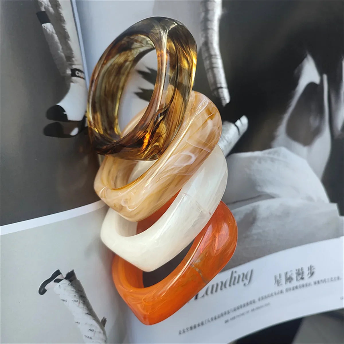 Fashion Irregular Resin Acrylic Bangles for Women Wide — product photo 4 of 6