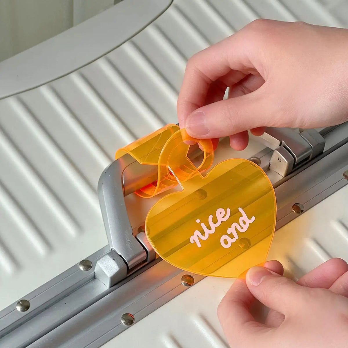 Fluorescent Baggage Tag Portable Anti-lost PVC Suitcase Label — product photo 3 of 6