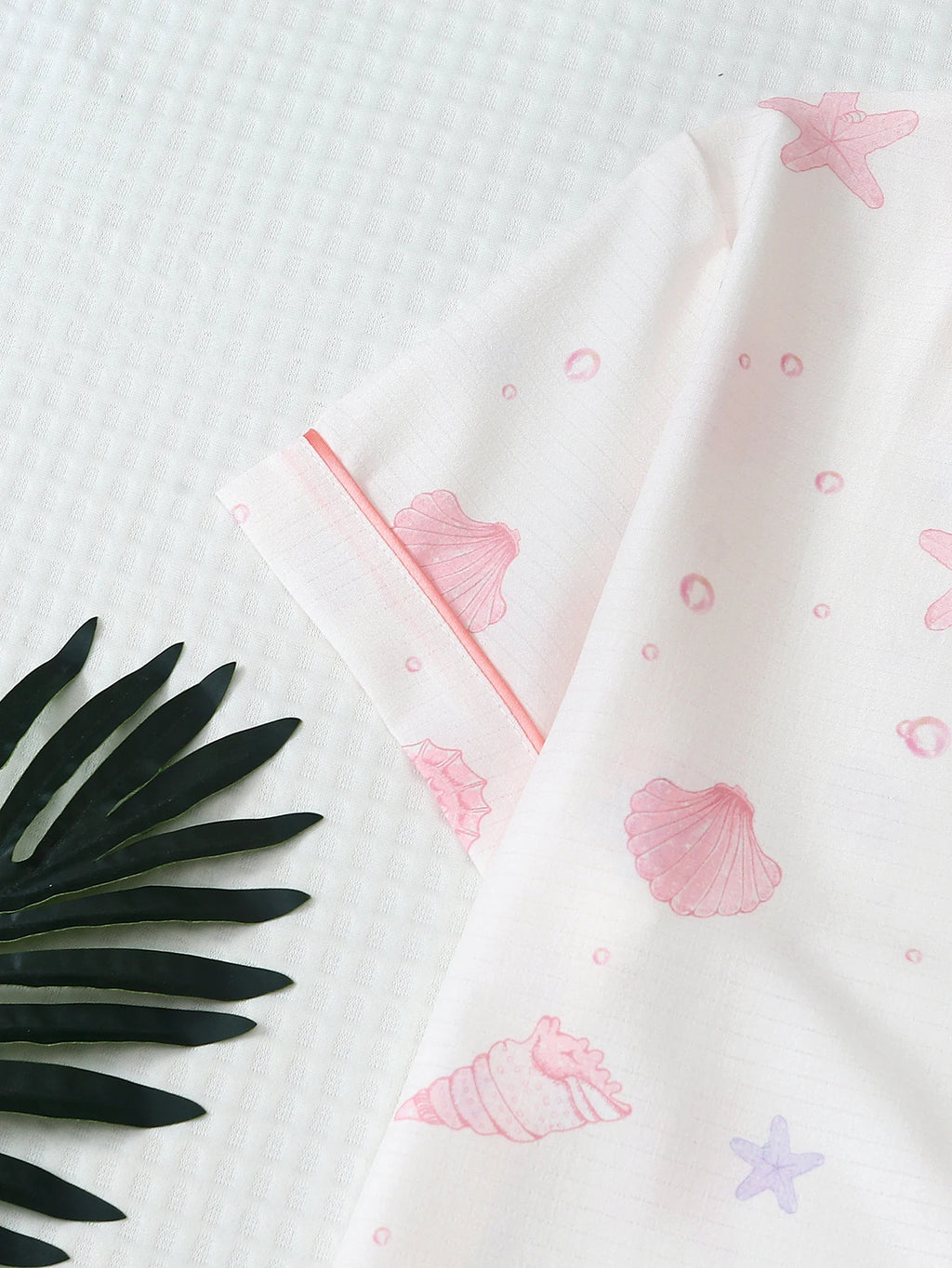 Two-Piece Comfortable Pink Shell and Conch Print Lapel — product photo 4 of 6